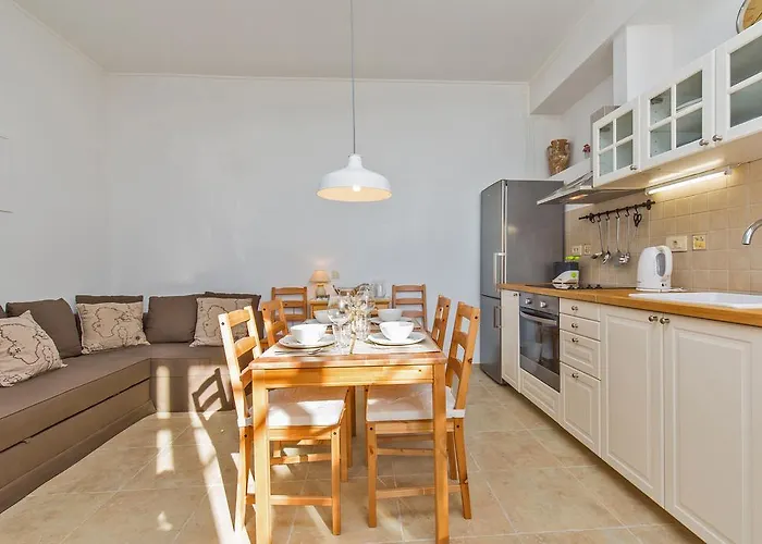 Sea View Apartment Beatrice By Irundo